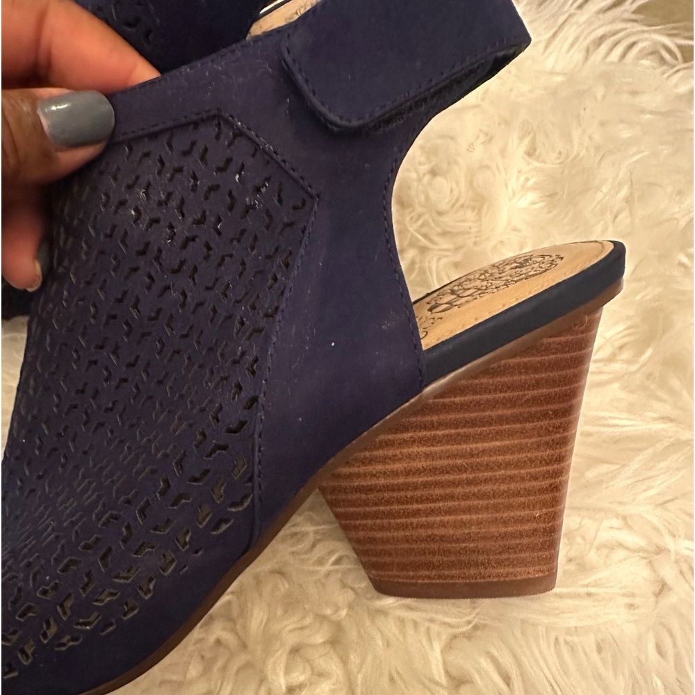 Vince Camuto Perforated Leather
Sandals - Dastana Size 9.5 Blue Suede - Picture 4 of 11